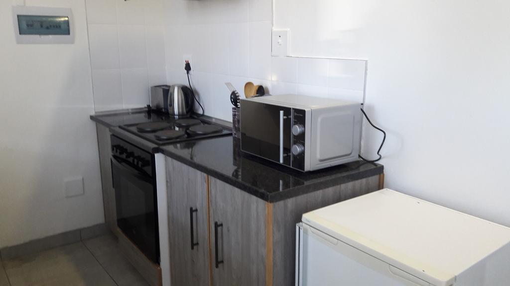 Self-Catering Studio, Unit 6 On Krupp วินด์ฮุก ภายนอก รูปภาพ
