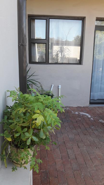 Self-Catering Studio, Unit 6 On Krupp วินด์ฮุก ภายนอก รูปภาพ